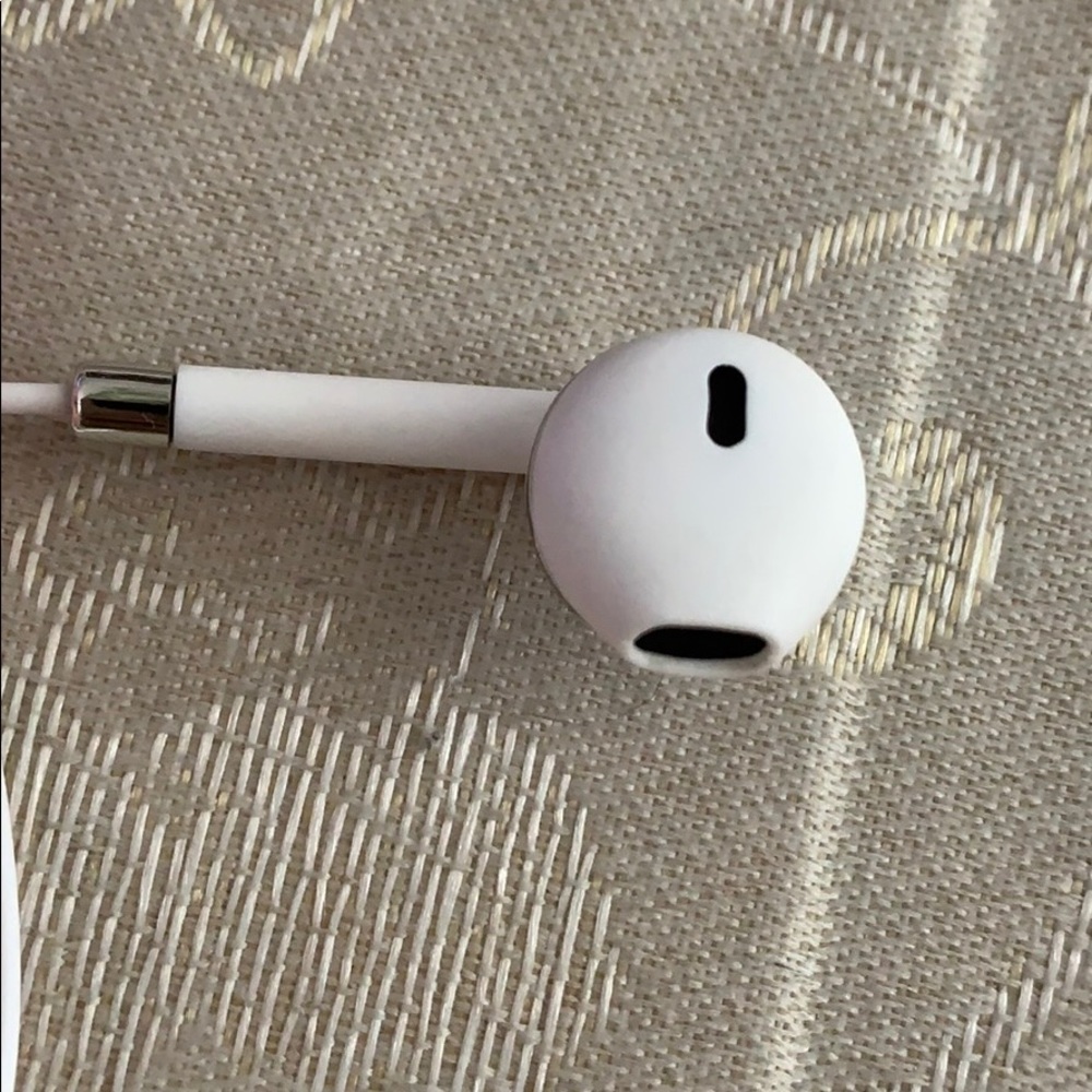 Bluetooth earbuds - Picture 2 of 5